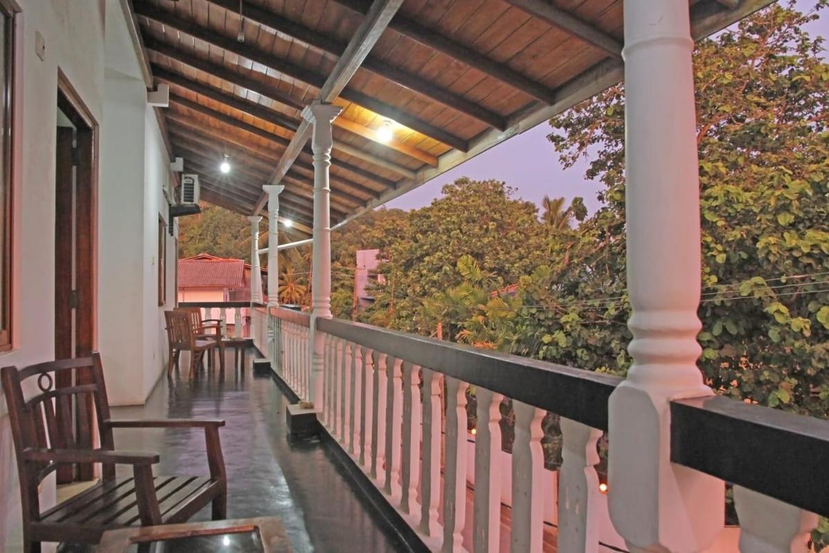 Sunny Mood Guest House Unawatuna Kültér fotó