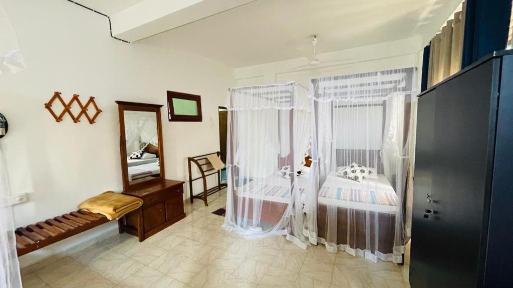 Sunny Mood Guest House Unawatuna Kültér fotó