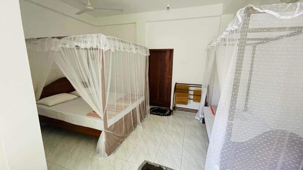 Sunny Mood Guest House Unawatuna Kültér fotó