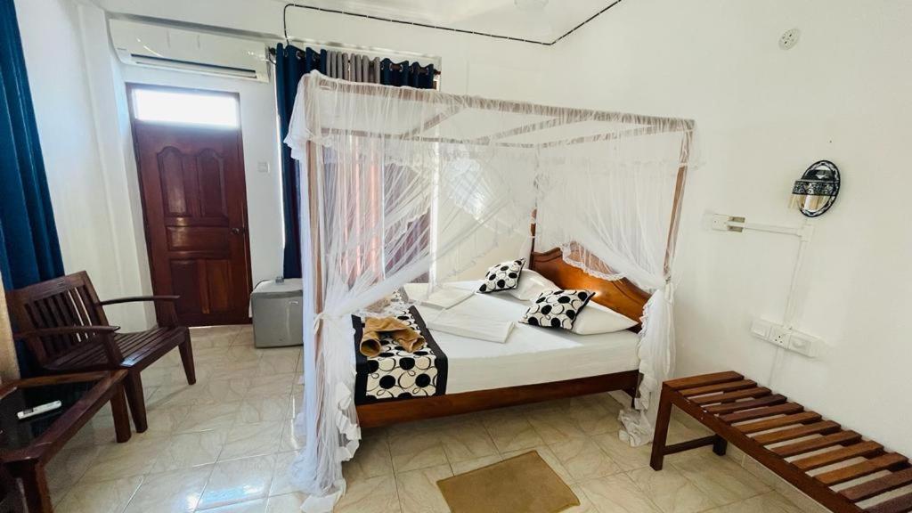 Sunny Mood Guest House Unawatuna Kültér fotó